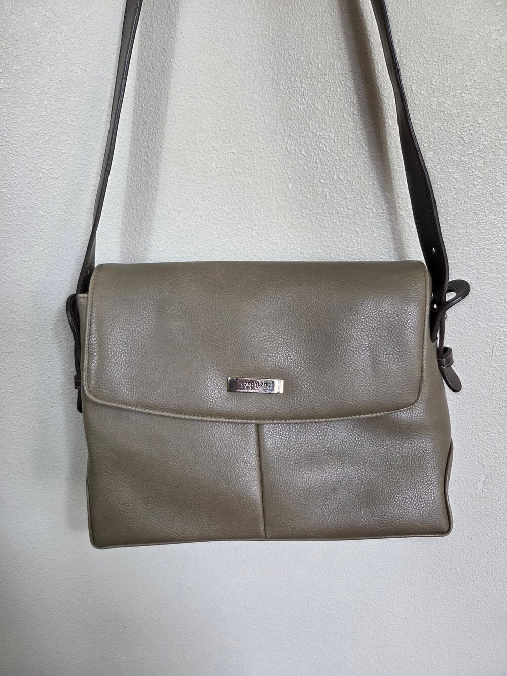 Carryland America Tan & Brown Faux Leather Elevated Basic Purse
